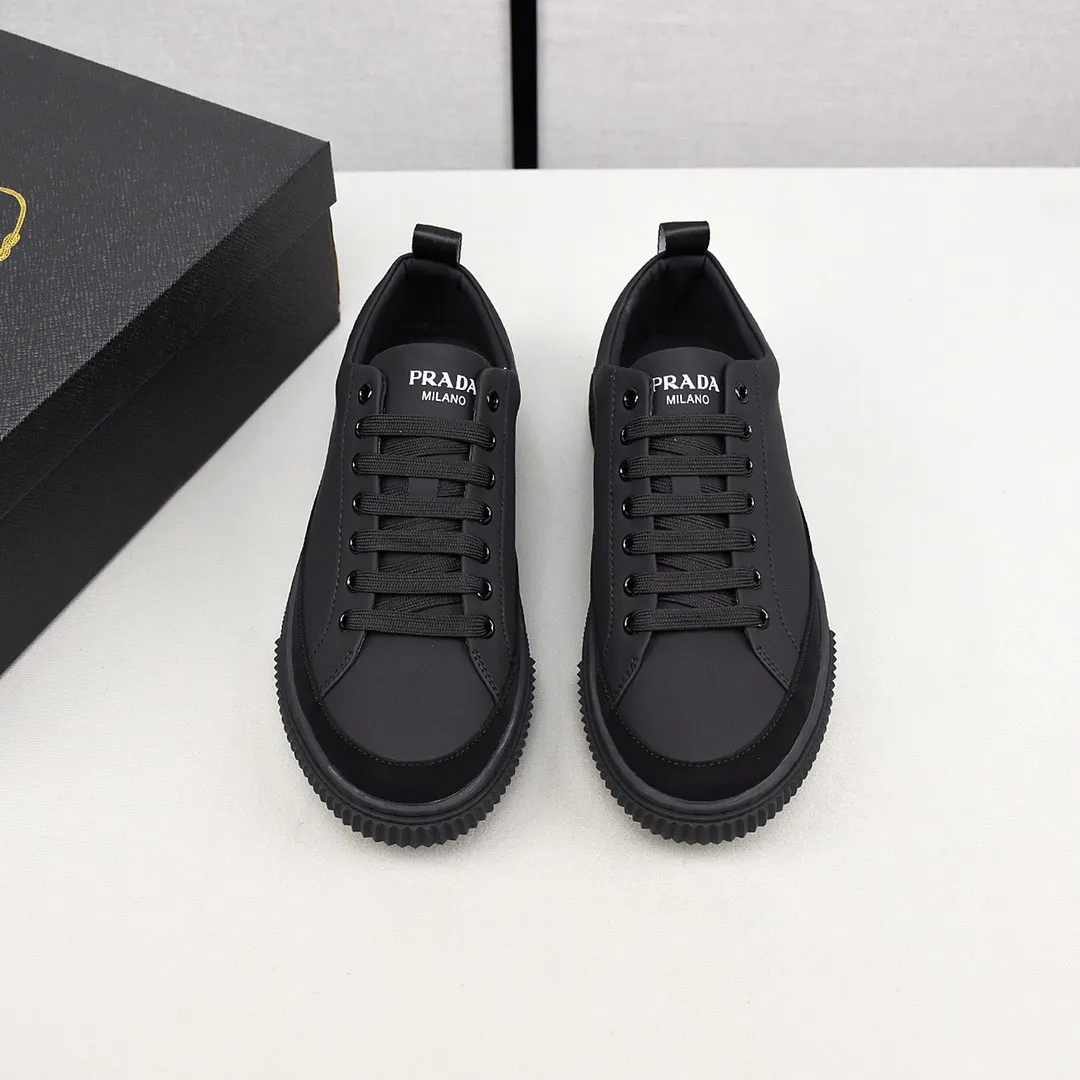 【PRADA】Men's shoes 💰400💰. Detonate the whole place! An international brand that is constantly innovating. This men's casual shoe is the original version. It is made of cowhide leather at a ratio of one to one at the store. It has leather feet and rubber non-slip outsole. It is breathable and comfortable. Quality speaks for itself. 👄38-44